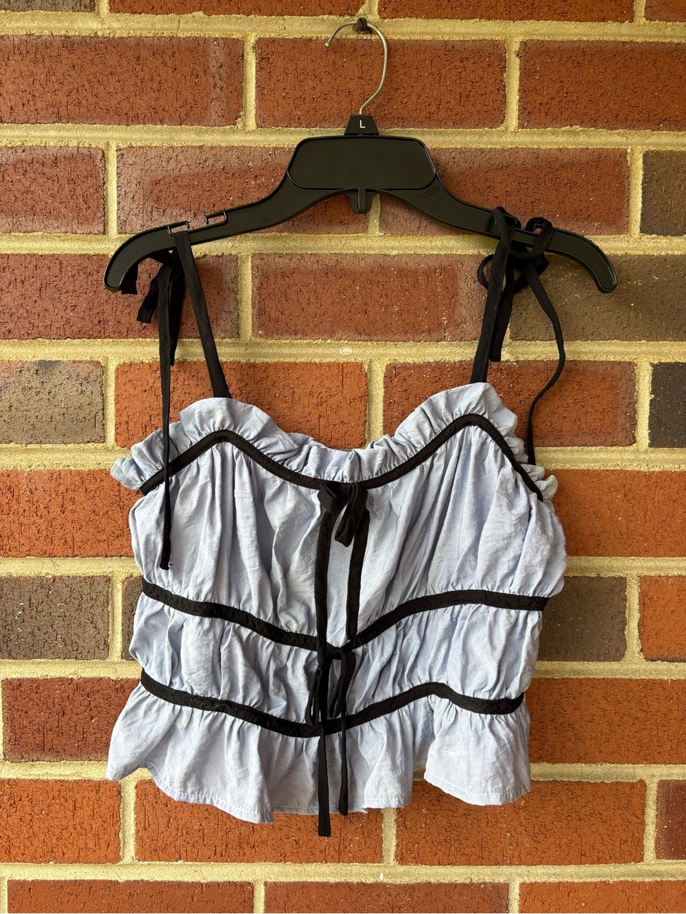 Tie-Shoulder Ruched Crop Top in Light periwinkle with Black Trim